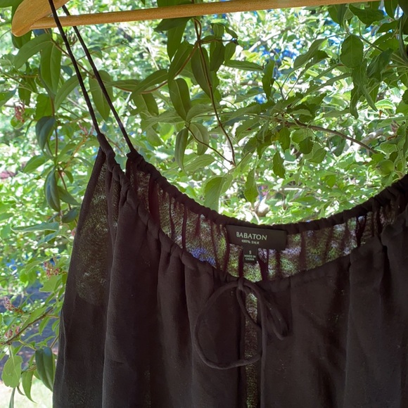 BABATON Silk Top 🤍 - Picture 3 of 4